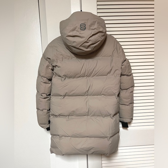 Aritzia Super Puff2O - Picture 5 of 11